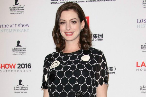 anne hathaway a devenit mama