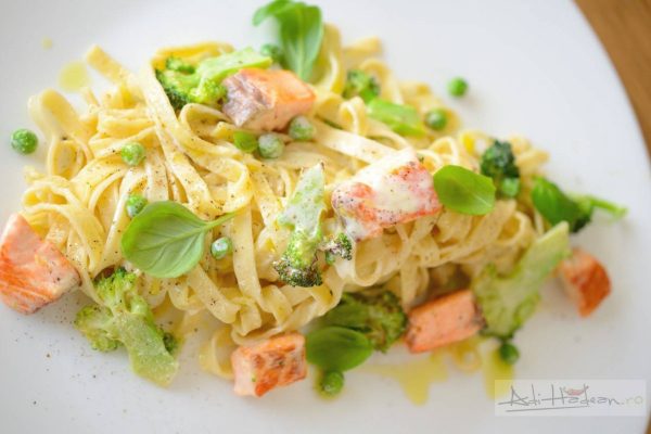 tagliatelle cu somon