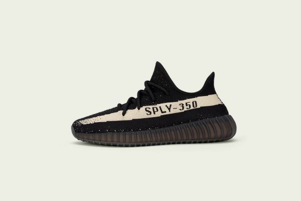 poza-modelul-yeezy-boost-350-v2-negru-cu-alb