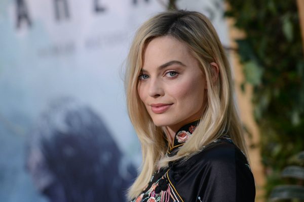 Margot-Robbie-toothbrush-foundation
