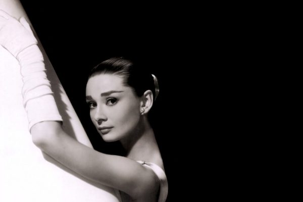 audrey-hepburn-backgrounds_052924373