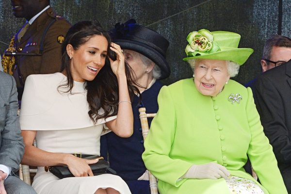 regina elisabeta meghan markle