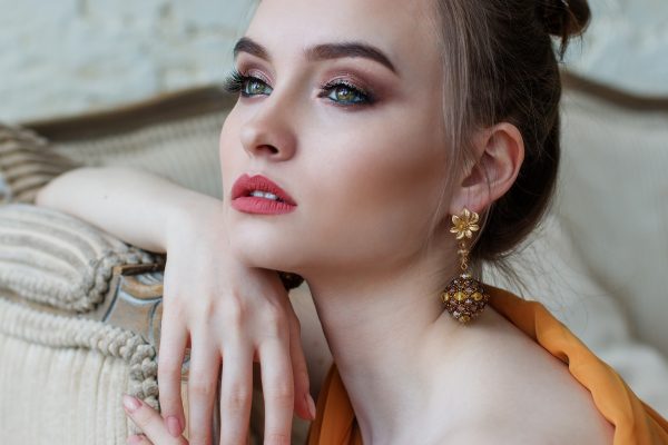 girl-2366438_1920 (1)