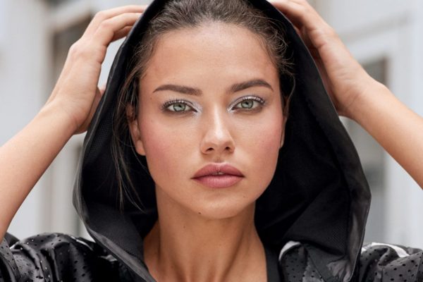 Adriana Lima pose pour la nouvelle campagne Puma x Maybelline