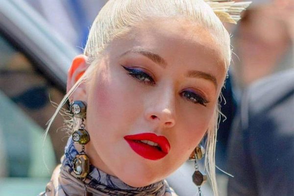 christina aguilera ruj rosu