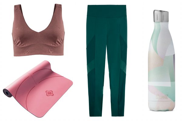 Fashion de acasă- Ținute pentru sport în sufragerie -yoga