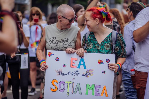 Mihaela Atkinson: „Sunt rockeriță, ecologistă, feministă, biciclistă, lesbiană și măritată”