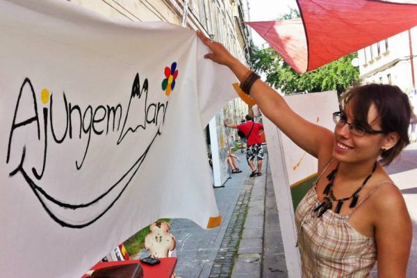 Lansarea Ajungem MARI la Street Delivery 2014 - primul banner pictat