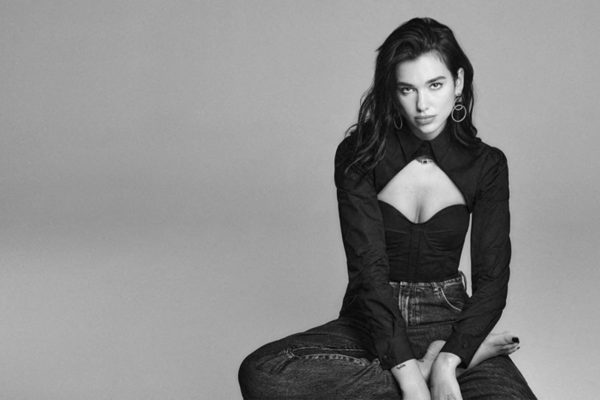 La chanteuse anglaise Dua Lipa pose pour sa camapgne Printemps été de Denims en collaboration avec la marque de jeans espagnole Pepe Jeans