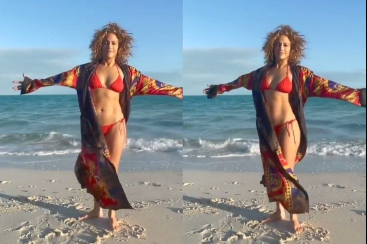 jlo costum de baie